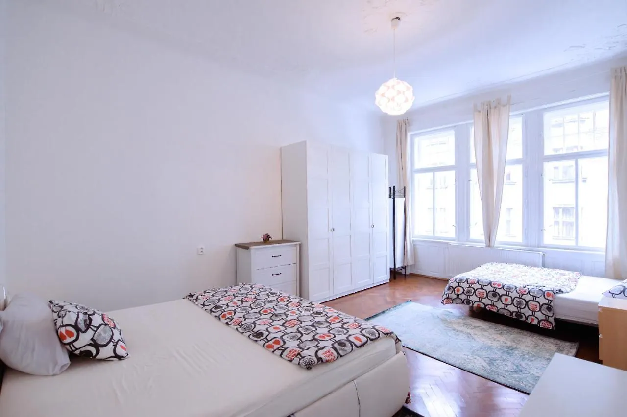Apartments Vezenska Praga